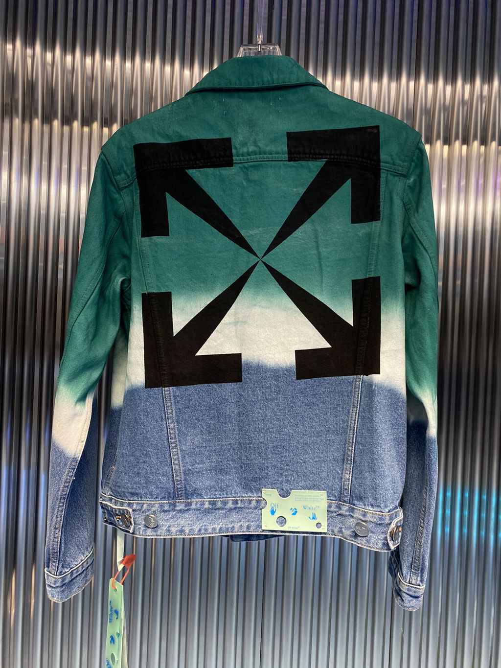 OFF WHITE